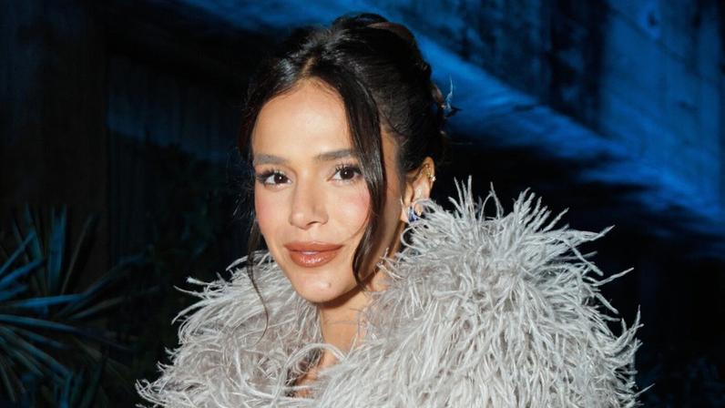 Bruna Marquezine fez uma mudança leve e deu mais um retoque no comprimento. Confira na galeria de fotos abaixo!