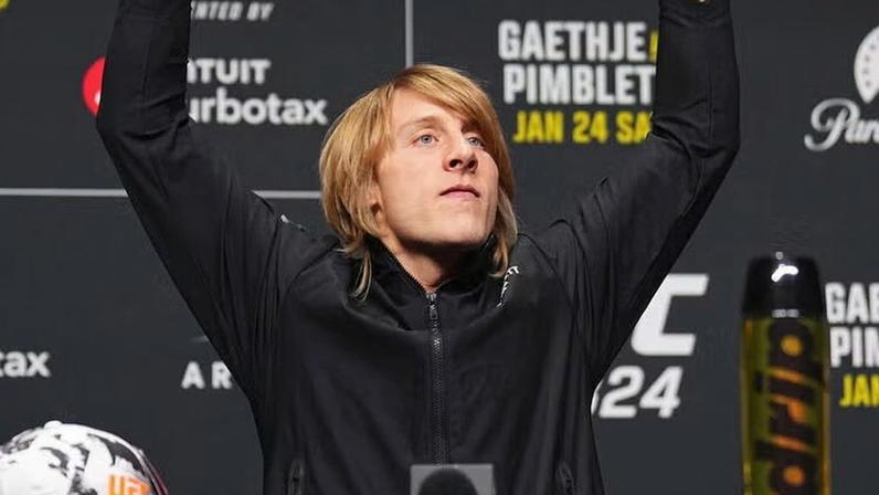 Justin Gaethje responde pergunta em Coletiva de Imprensa do UFC 324. (Foto por Jeff Bottari/Zuffa LLC)