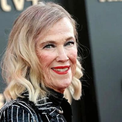 Catherine O’Hara é levada ao hospital em estado grave no início da manhã