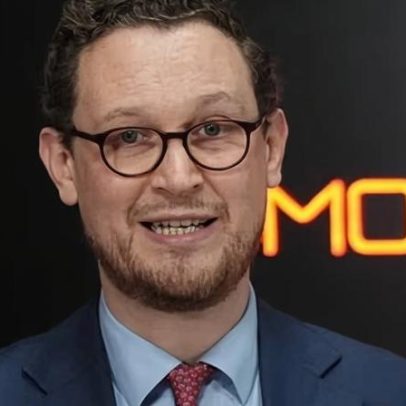 Darren Jones propõe facilitar demissão de altos funcionários do Whitehall