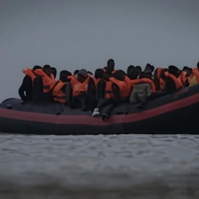 França proíbe 10 ativistas britânicos anti-imigração