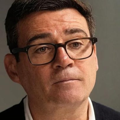 Andy Burnham é impedido de disputar eleição suplementar pelo comitê do Labour
