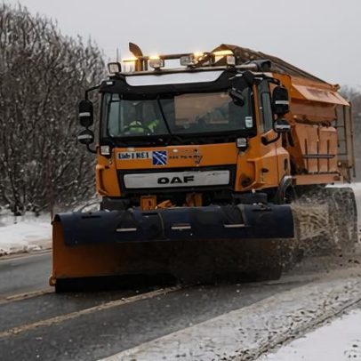 Previsão de neve afeta escolas na Escócia e gera alertas de frio na Inglaterra