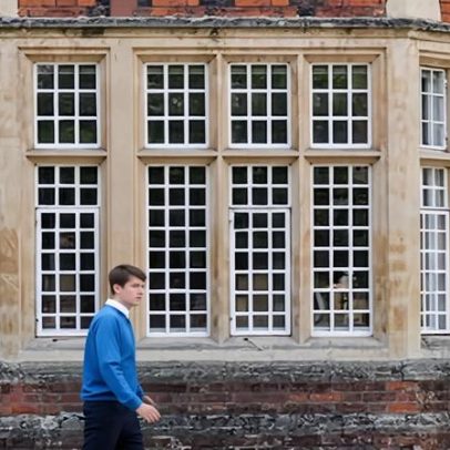 Diretor de Eton pede desculpas após ex-professor preso por abuso sexual