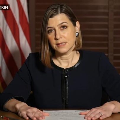 Senadora Slotkin afirma estar sob investigação por vídeo de ordens ilegais