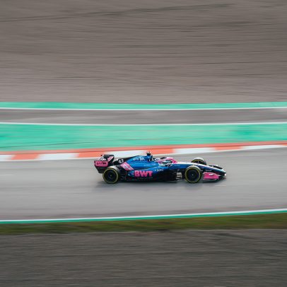 F1 2026: primeiros vídeos oficiais mostram carros na pista