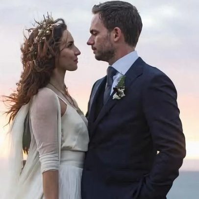 Astro de Suits anuncia nascimento do terceiro filho com atriz de PLL