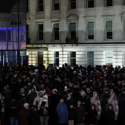 Festejos em Birmingham atraem público por fogos inexistentes pela segunda vez
