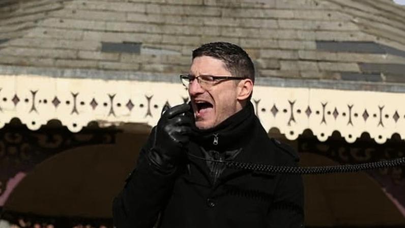 Líder de extrema-direita britânico fala em evento de nacionalistas russos