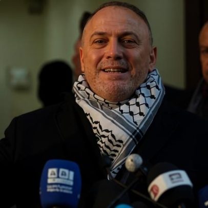 Embaixador da Palestina no Reino Unido diz que embaixada comprova identidade