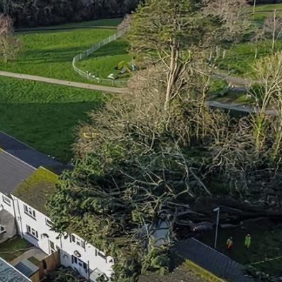 Homem morre na Cornualha após árvore atingir caravana com tempestade Goretti