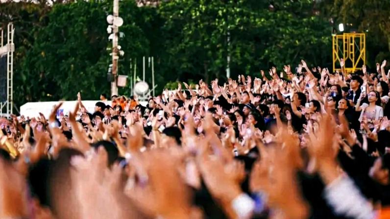 Milhares participaram da cruzada cristã em Manila.