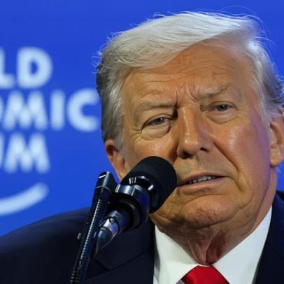 Desastre evitado em Davos, mas mundo permanece vulnerável aos caprichos de Trump