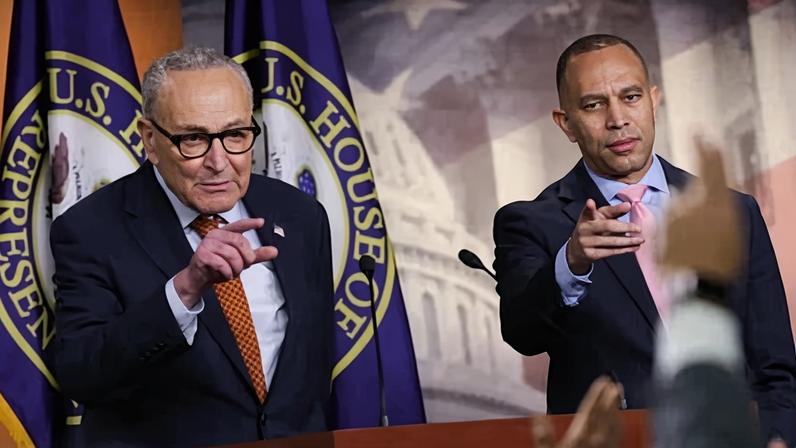 Chuck Schumer (left) and Hakeem Jeffries in Washington DC on Thursday.