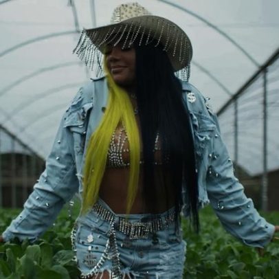 Ludmilla faz show com MC Beyoncé após Verdinha; acusada por apologia às drogas