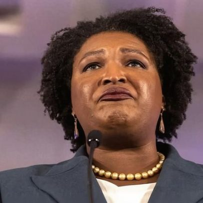 Stacey Abrams anuncia que 10 Steps vira coalizão antiautoritarista