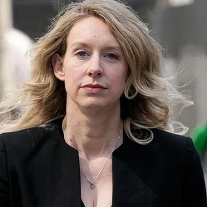 Elizabeth Holmes pede a Trump comutar pena de prisão
