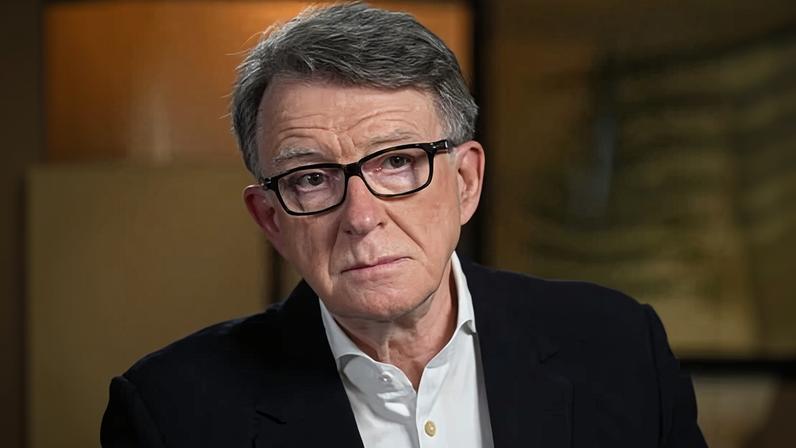 Peter Mandelson não pede desculpas pela relação com Jeffrey Epstein