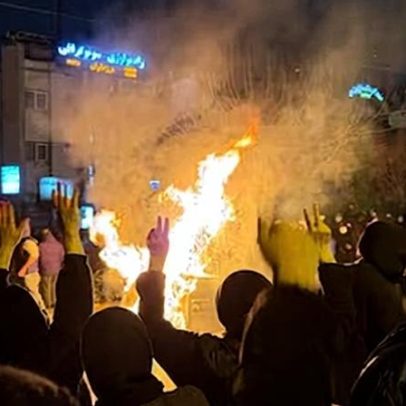 Trump incentiva protestos no Irã e diz que ajuda está a caminho
