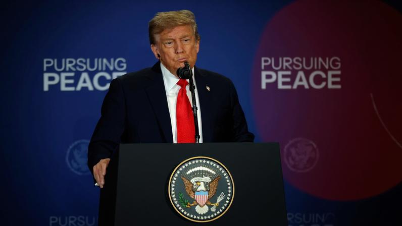 U.S. President Donald Trump holds a press conference with Russian President Vladimir Putin following their meeting to negotiate an end to the war in Ukraine, at Joint Base Elmendorf-Richardson in Anchorage, Alaska, U.S., August 15, 2025. REUTERS/Jeenah Moon/ File Photo