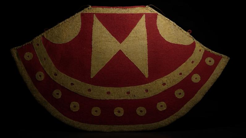 This *‘ahu ‘ula* cloak, made of hundreds of thousands of tiny feathers, was created for a high-ranking chief