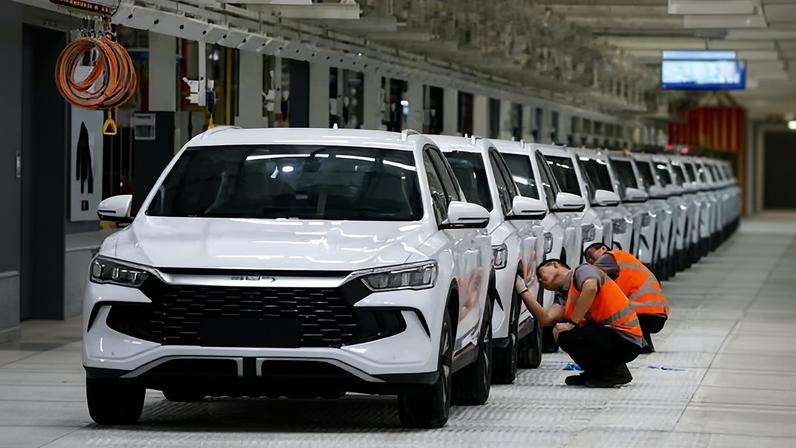BYD ultrapassa a Tesla e torna-se a maior vendedora mundial de carros elétricos