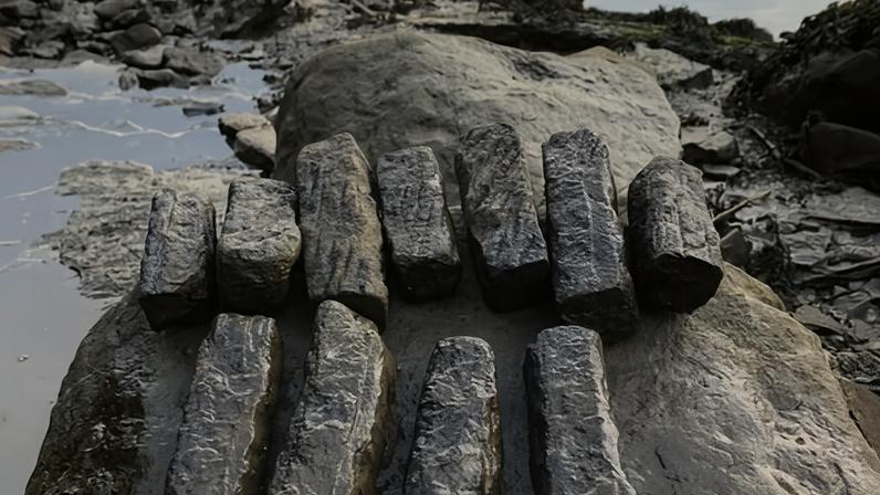 Whetstones are stone bars which were used to sharpen bladed tools and weapons and were ubiquitous in the Roman empire.