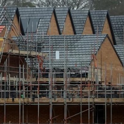 Ministros avaliam reduzir mandato de tecnologias verdes em casas na Inglaterra