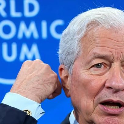 Desacelerar IA pode salvar sociedade, diz chefe da JP Morgan