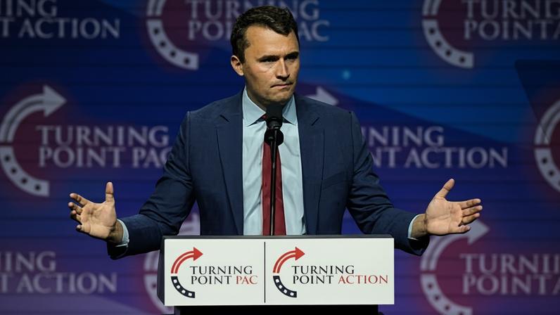 Sindicato acusa Texas de mirar docentes por posts de Charlie Kirk