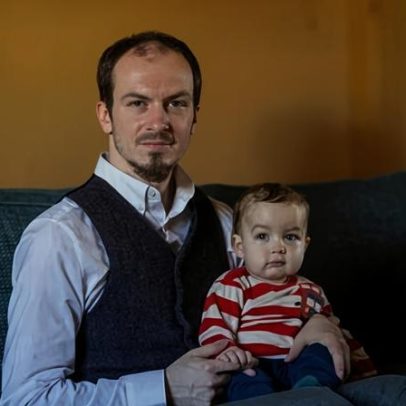 Pais enlutados ganham novos direitos de licença parental na Grã-Bretanha