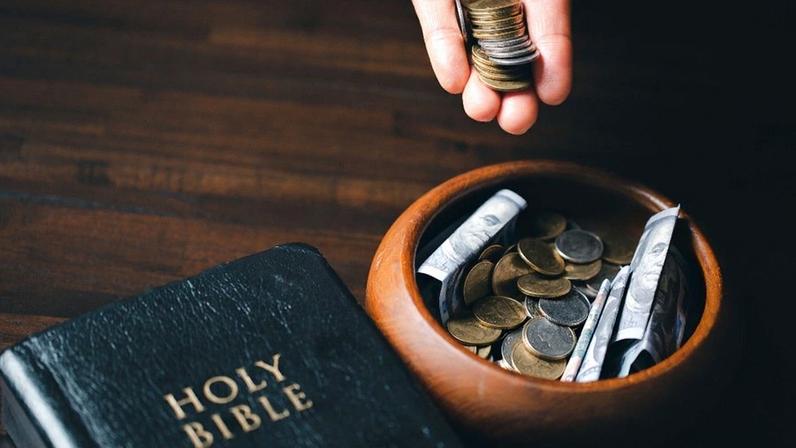 25 Verses That Give Us a Biblical View of Money