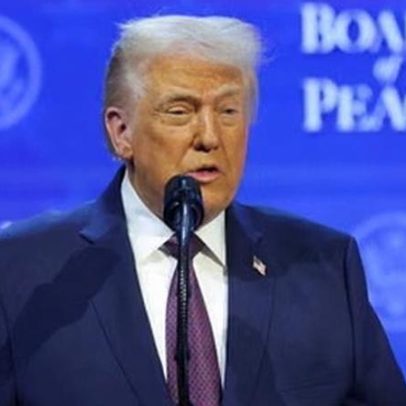 Trump diz mundo mais rico e seguro que há um ano na estreia de seu board