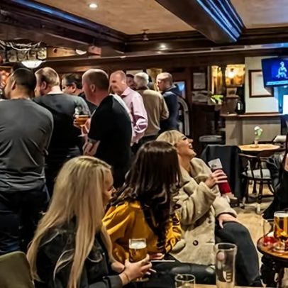 Líder do Labour vê recuo nas taxas de pubs como sinal de governo confiante