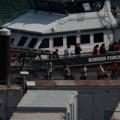 Esquema 'um entra, um sai' falha em proteger sobreviventes de tortura, aponta ONG