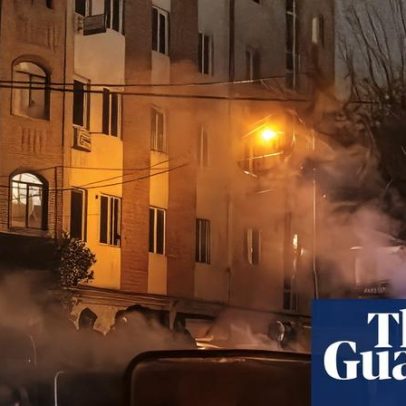 Adolescente entre manifestantes do Irã é vítima de violência sexual em custódia