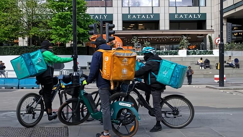 Direitos trabalhistas: concessões reduzem custos de empresas em bilhões, diz análise