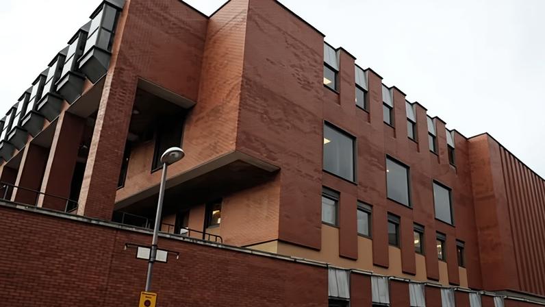 Menino planejava atentados; buscava utopia supremacista, diz tribunal de Leeds