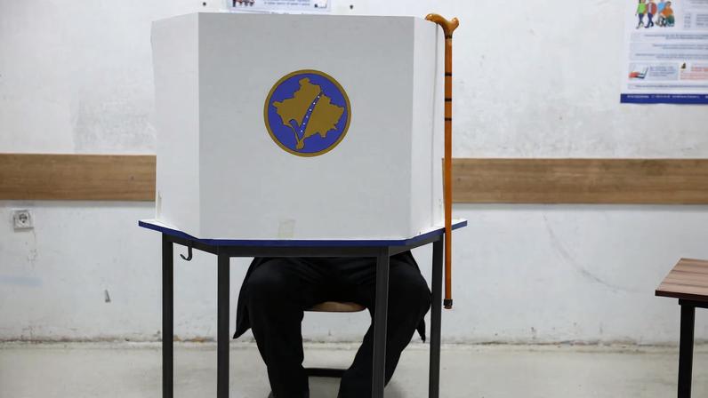 A person votes during a snap parliamentary election, nearly a year after a political deadlock that prevented the formation of a new government, in Pristina, Kosovo, December 28, 2025. REUTERS/Florion Goga