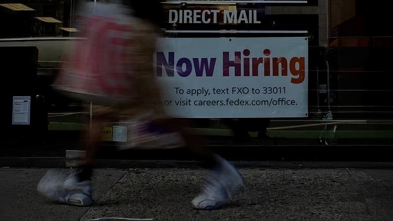 Emprego nos EUA fica estável em dezembro, encerra pior ano de crescimento pós-pandemia