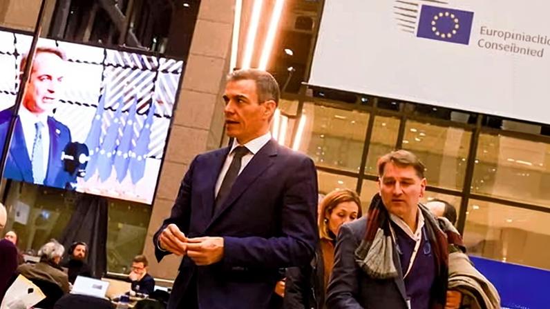 Pedro Sánchez (centre) was among senior government figures whose phones were targeted.
