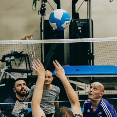 Medicina britânica ajuda amputados ucranianos em centro de reabilitação