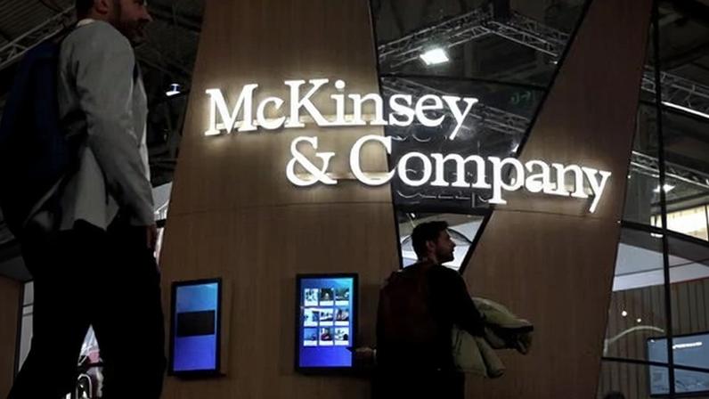 McKinsey solicita que graduados usem chatbot de IA no recrutamento