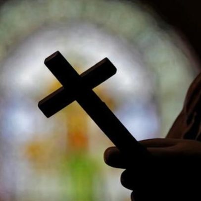 Padre preso por abuso infantil reacende escândalo na diocese da Louisiana