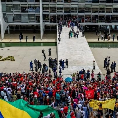 MEC participa de cerimônia em defesa da democracia