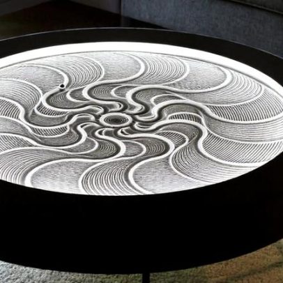 Mesa com arte cinética permite design que muda conforme o usuário