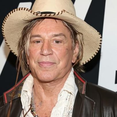 Mickey Rourke realiza arrecadação para quitar aluguel de 60 mil dólares
