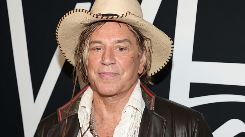 Mickey Rourke realiza arrecadação para quitar aluguel de 60 mil dólares