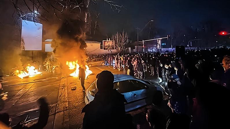 Protests continue in Iran despite regime crackdown – video