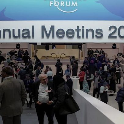 Von der Leyen, Macron e Carney falam no WEF com crise na Groenlândia